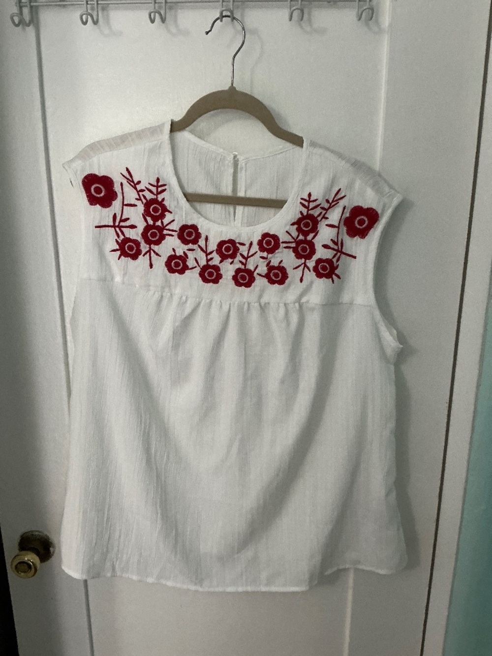 2XL White Embroidered Floral Peasant Top